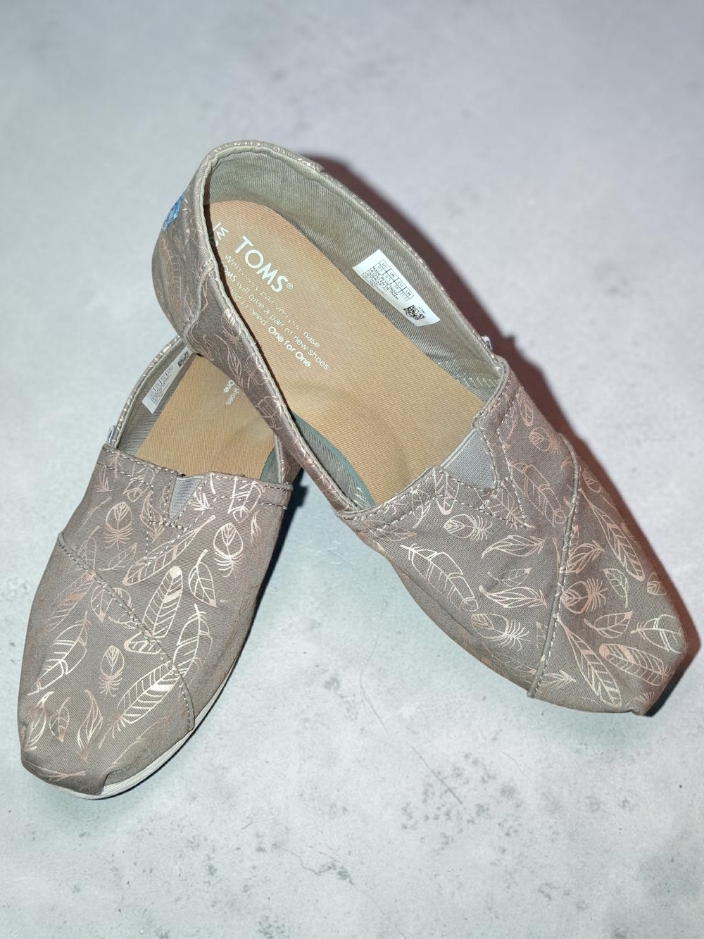 TOMS Women's Taupe Feather-Print Canvas Slip-On Shoes